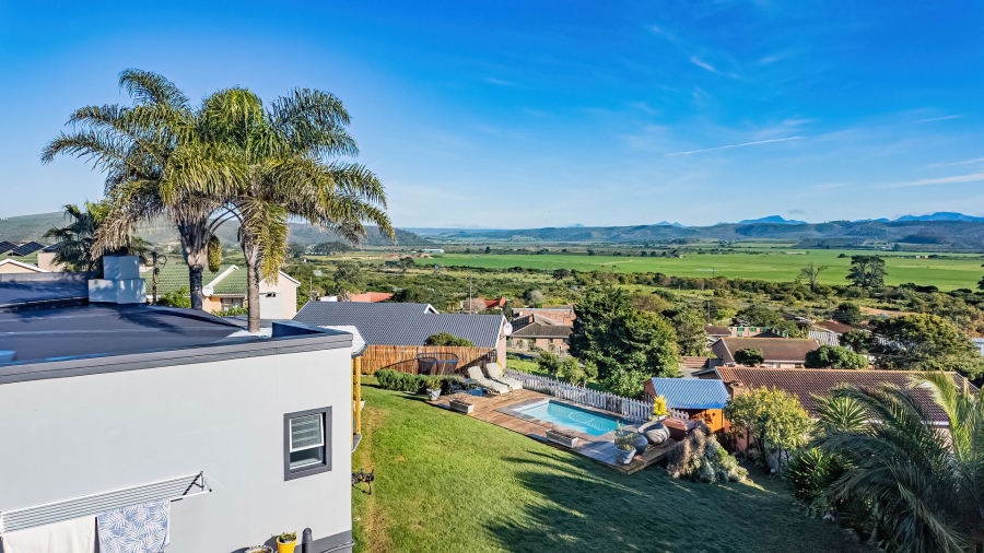 5 Bedroom Property for Sale in Fraaiuitsig Western Cape
